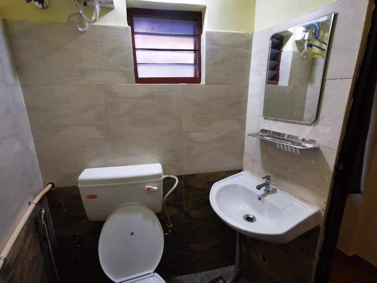 J2 Stayin Thiruvananthapuram Buitenkant foto